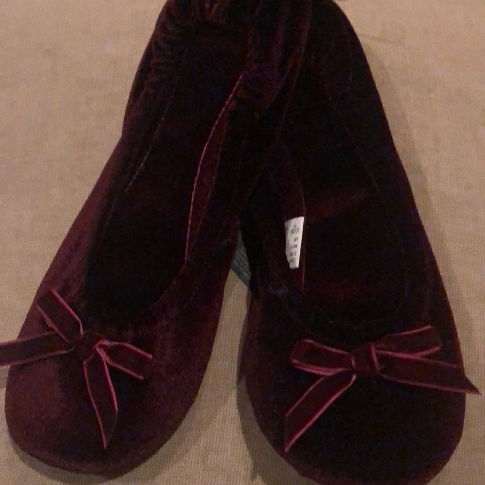 Slippers womens new size S/M 5-7.5 man made materials Minicci